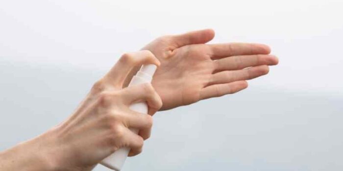 Colle forte sur les doigts : comment l’enlever sans acétone rapidement ? ChoiceDek