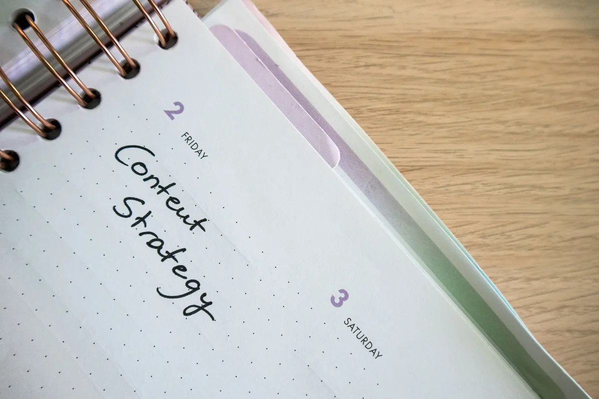 Calendrier éditorial et planification du contenu d'un blog sur papier