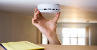 Comment installer un détecteur de fumée et respecter la réglementation ?
