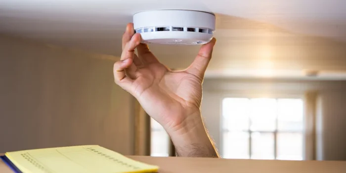 Comment installer un détecteur de fumée et respecter la réglementation ?