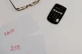 Facture de gaz, stylo et calculatrice sur un bureau