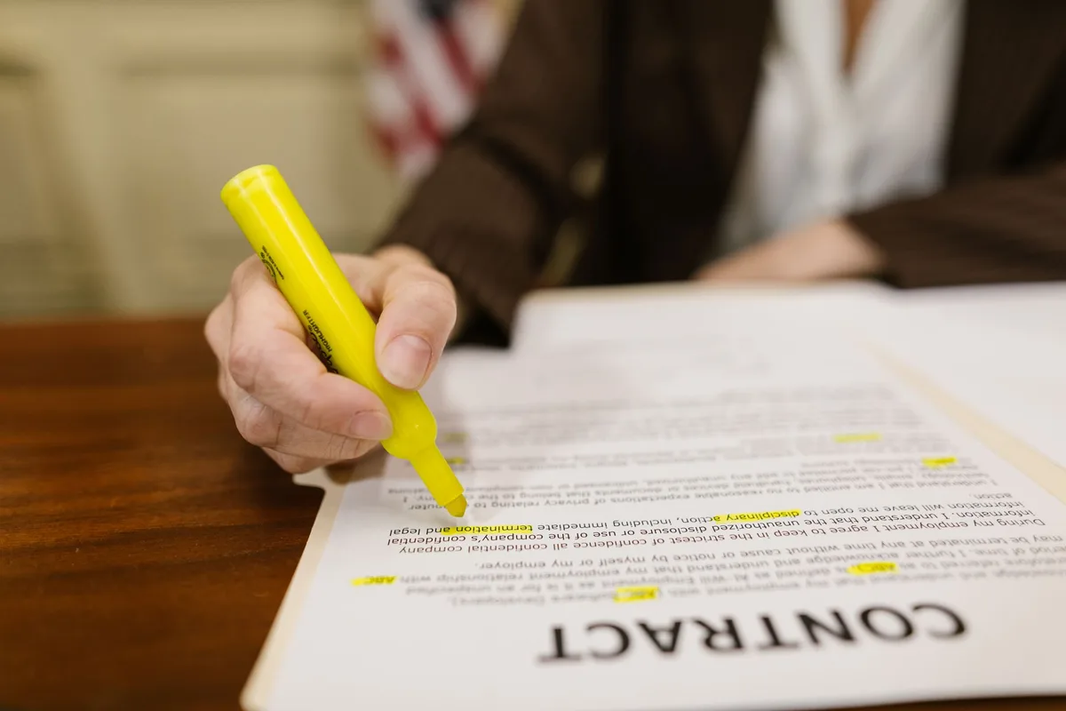 Checklist des points clés à vérifier avant de signer un contrat énergétique