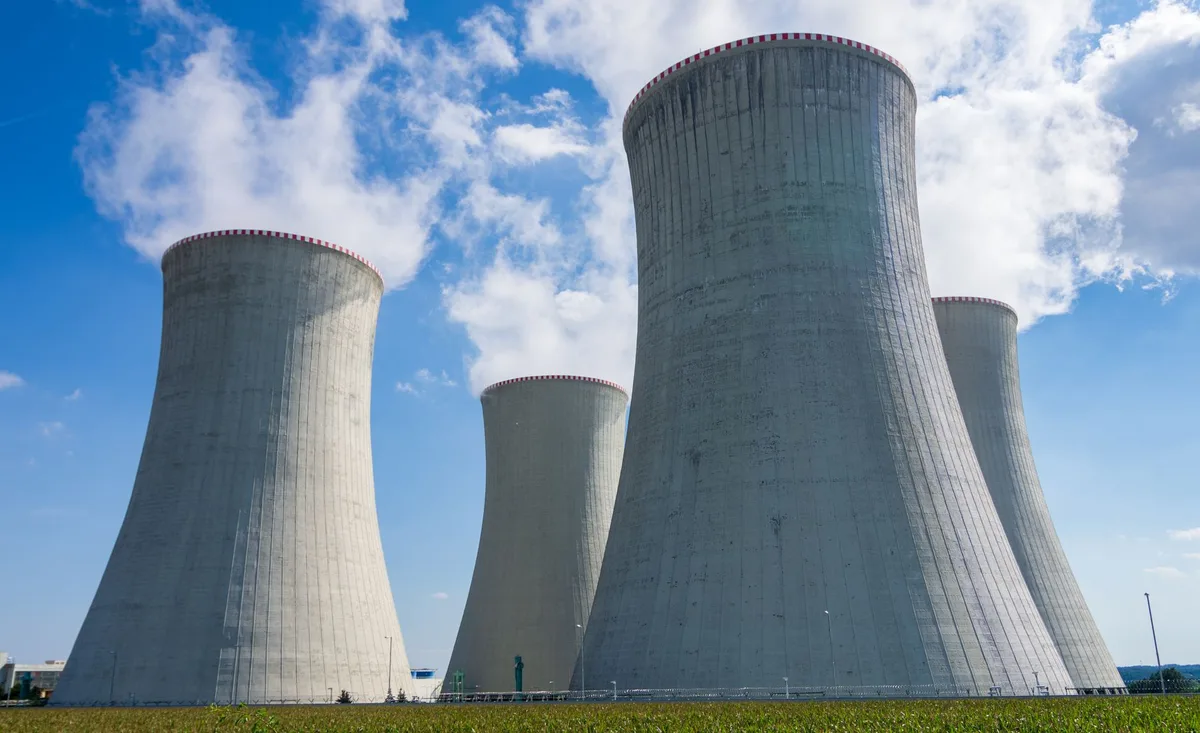 Installation de refroidissement d'une centrale nucléaire utilisant l'eau d'un fleuve