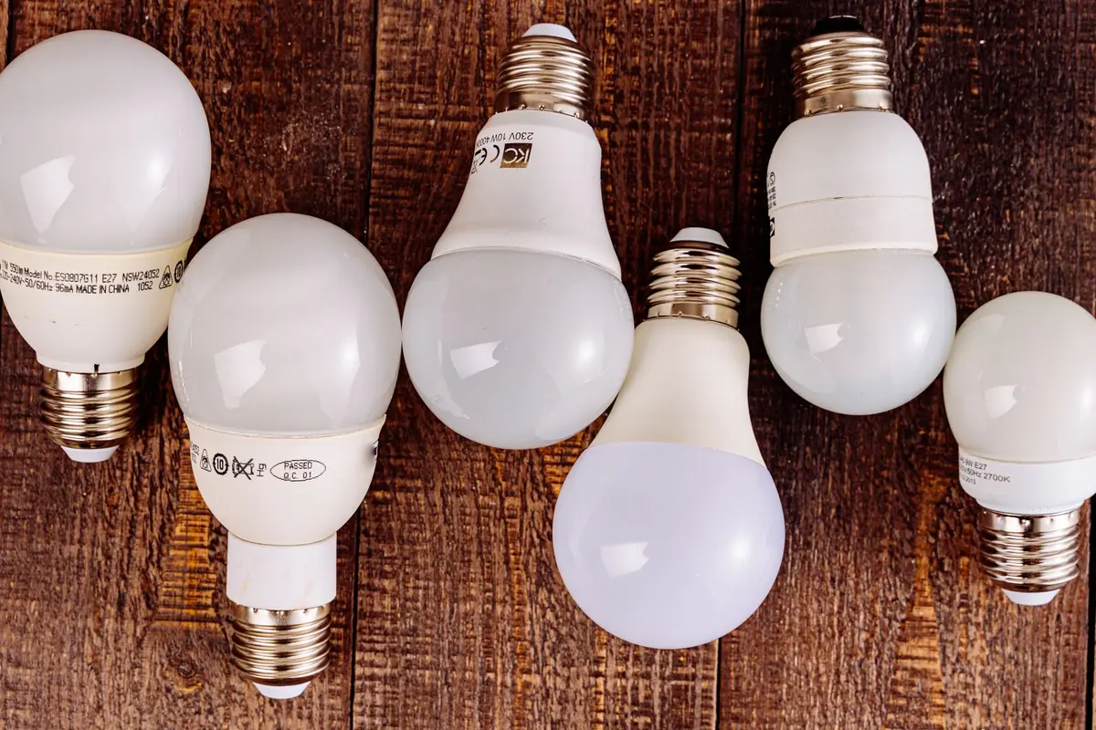 Appareils électroménagers modernes dans une cuisine, symbolisant la réduction de consommation