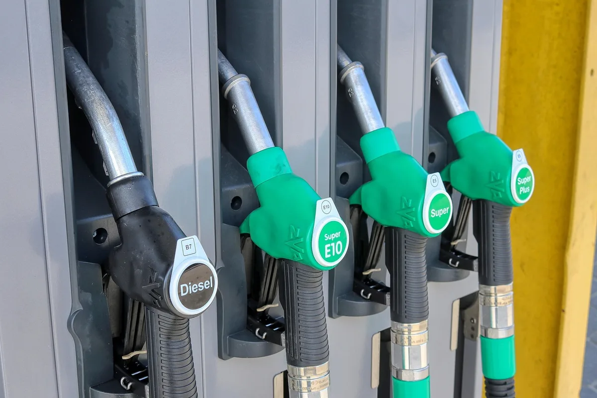 Tableau comparatif des prix HT et TTC pour l'électricité et le gaz