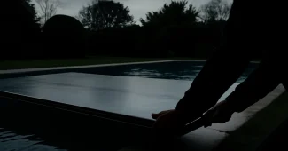 Comment choisir l'abri de piscine idéal pour sécuriser et valoriser votre extérieur?