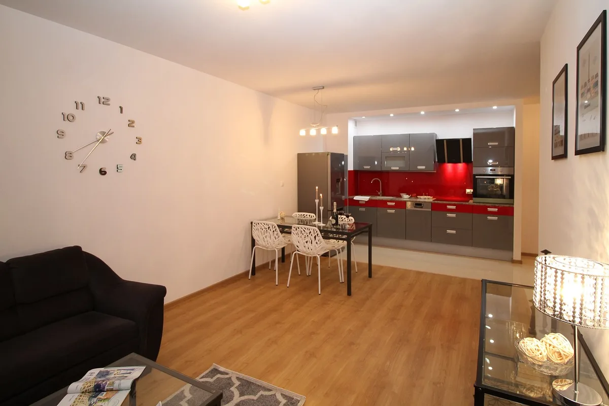 Solutions de rangement multifonctions pour petit espace avec portes coulissantes