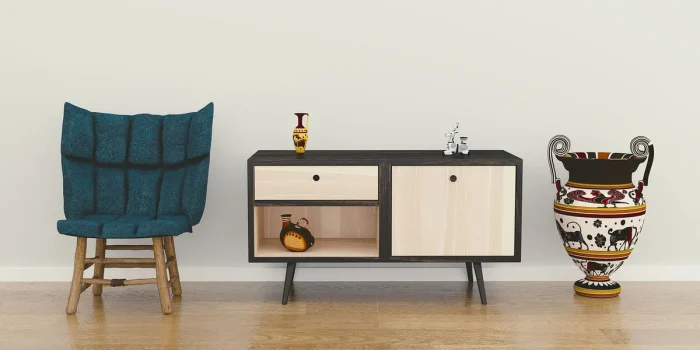 Intérieur automnal avec fauteuil bordeaux, coussins colorés et bois chaud