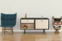 Intérieur automnal avec fauteuil bordeaux, coussins colorés et bois chaud