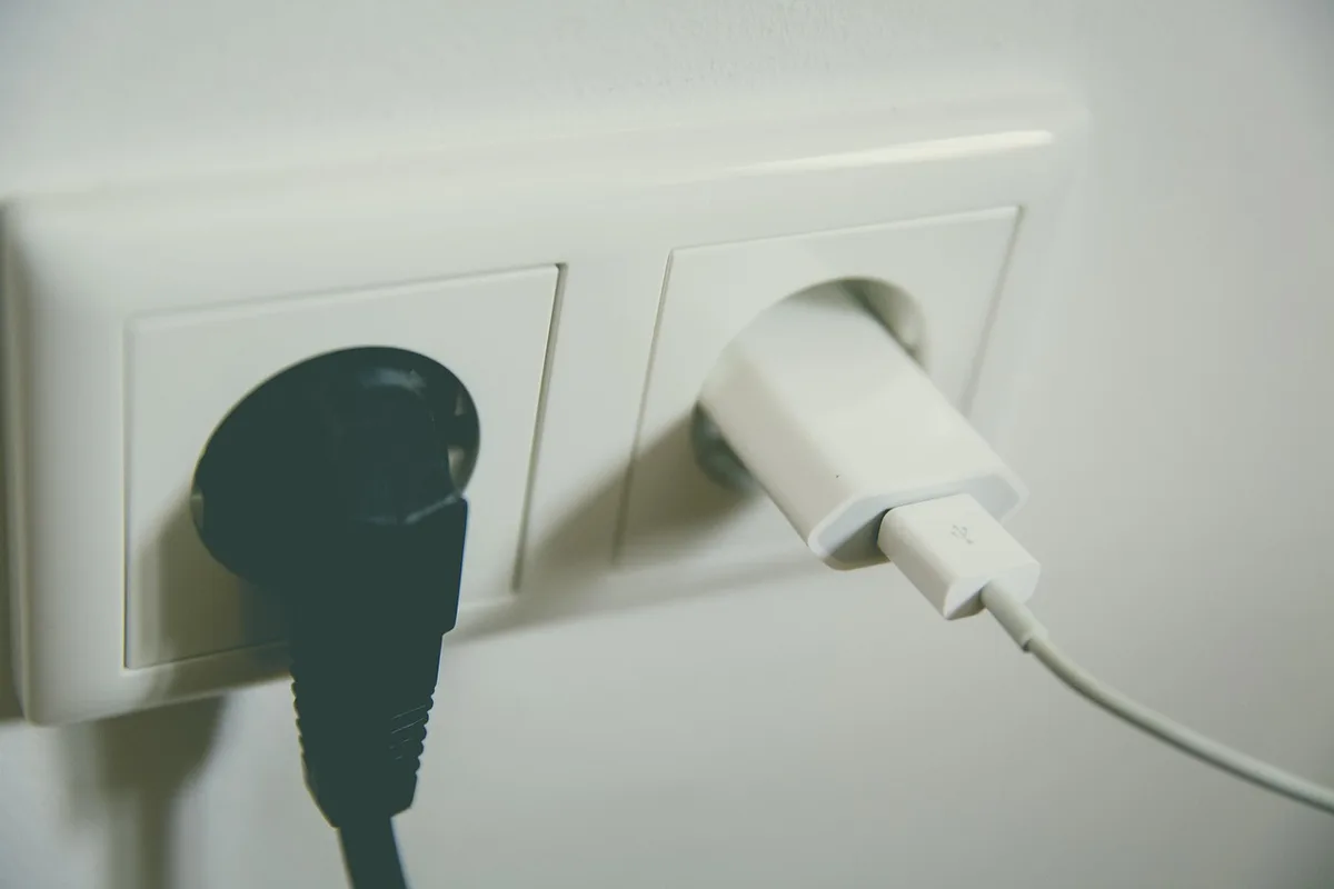 Recharge de véhicule électrique programmée à la maison avec minuterie