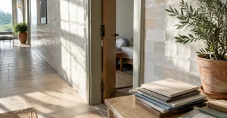 Au cœur de Fuajè Concept Rooms, le design napolitain revisité par la céramique italienne