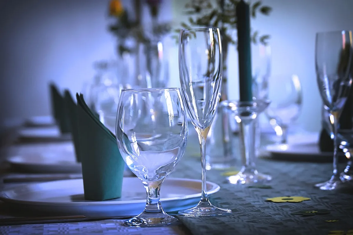 Table extensible ouverte montrant le mécanisme et l'allongement